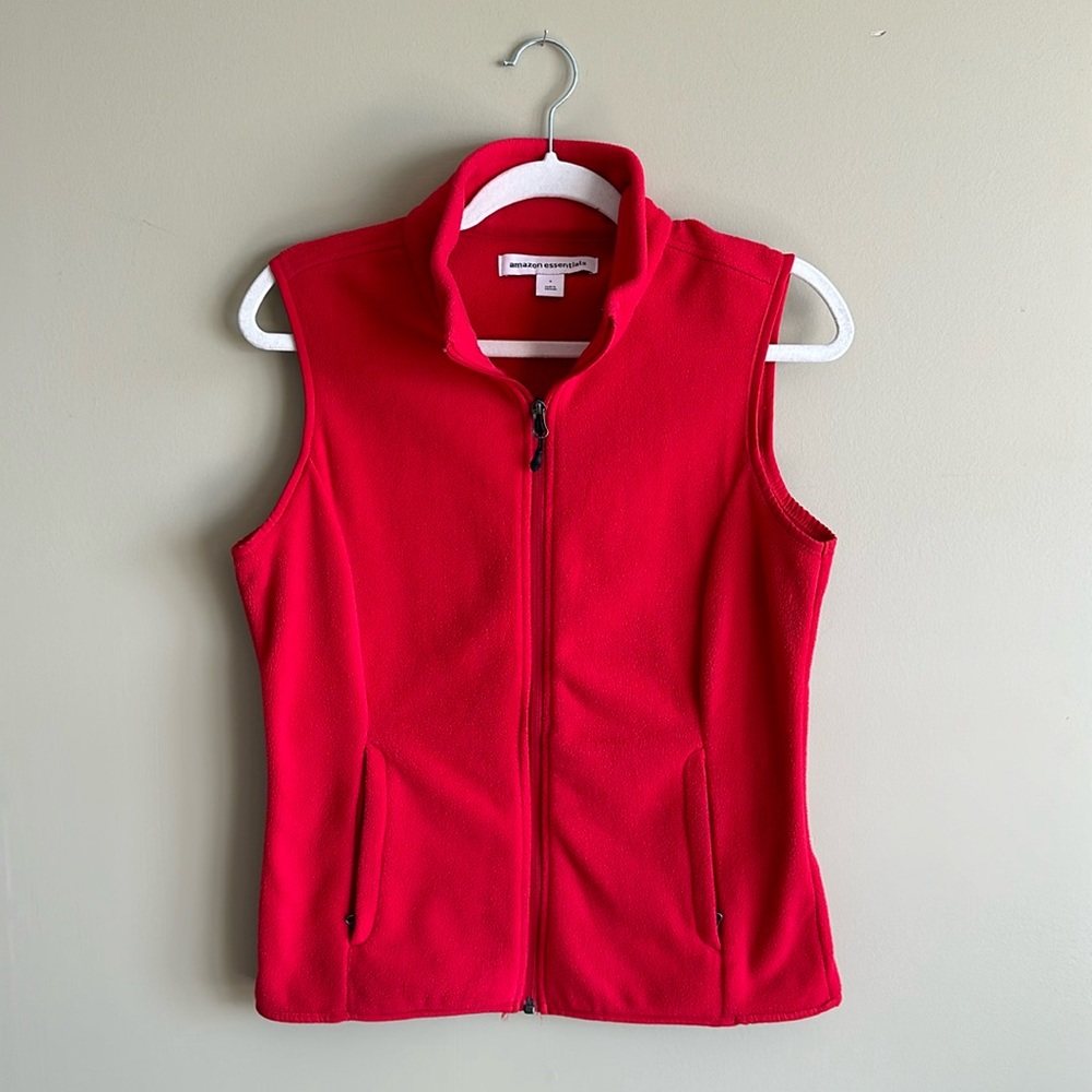 Amazon Essentials Women's Classic-Fit Sleeveless Polar Soft Fleece Vest Small
